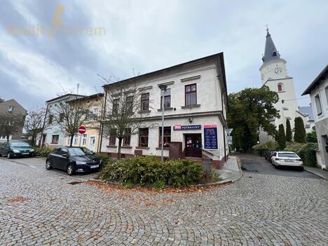 Prodej prostorného domu, s obchodními prostory , Bohumín- centrum, náměstí 435 m2 plochy